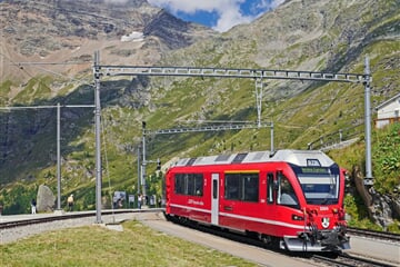 St. Moritz - Krásy Švýcarska: vlakem mezi velikány