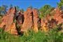 Okrové útesy u městečka Roussillon - poznávací zájezd do Francie a Provence