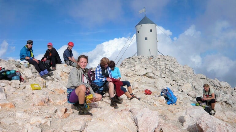 75. Společné foto na vrcholu Triglav (2864 m)