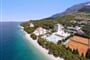 hotel Neptun a depandance Maslinik (vpravo od hotelu)