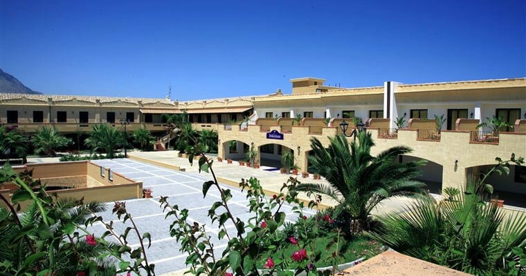 Dolcestate Hotel Patio 04