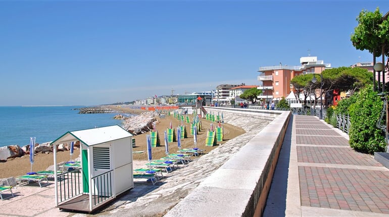 IT_Caorle_promenada_more1