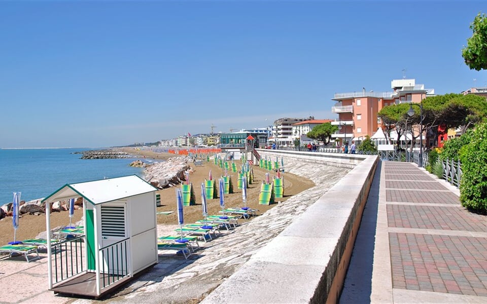 IT_Caorle_promenada_more1