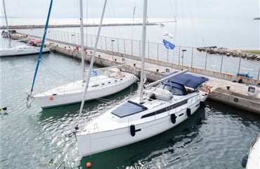 Plachetnice Bavaria 46 Cruiser - Blue-D) ( A/C, Watermaker, Generator