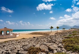 Relax na plážích Ománu + ZTRACENÉ POUŠTNÍ MĚSTO + OÁZA WÁDÍ DARBAT (letecky z Pr