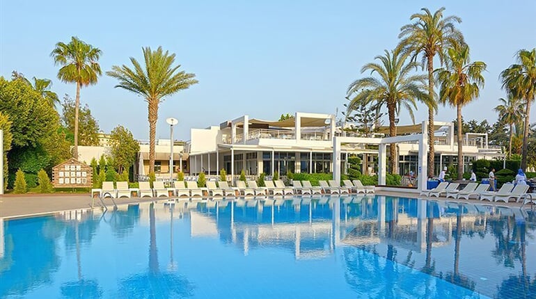 Hotel Club Kastalia: fotografie vybavení exteriérů a interiérů ubytování.