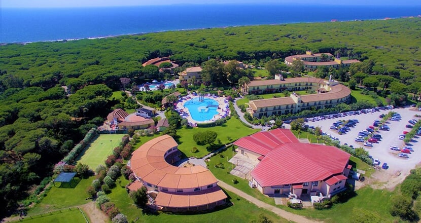 Letecký pohled na hotel, Arborea, Sardinie