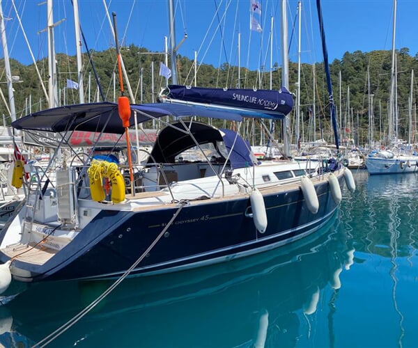 Plachetnice Sun Odyssey 45 - Sailing Life (s posádkou)