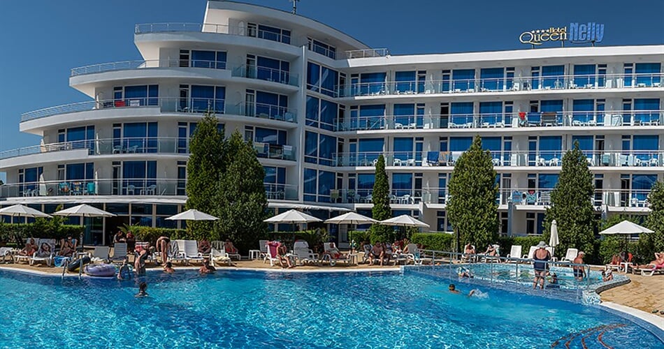 Hotel Queen Nelly: fotografie vybavení exteriérů a interiérů ubytování.