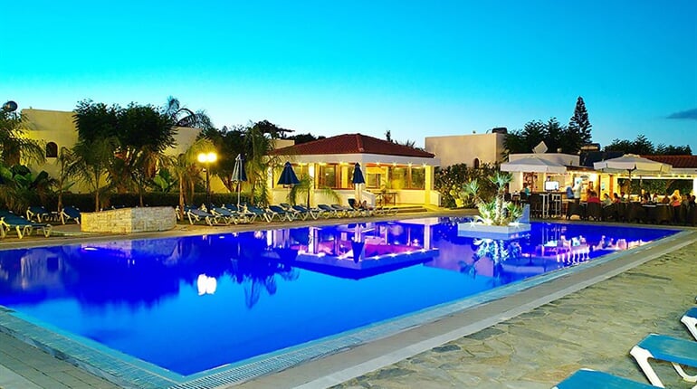 Aparthotel Camelot Royal Beds: fotografie vybavení exteriérů a interiérů ubytování.