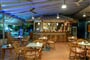 Hotelový bar u vstupu