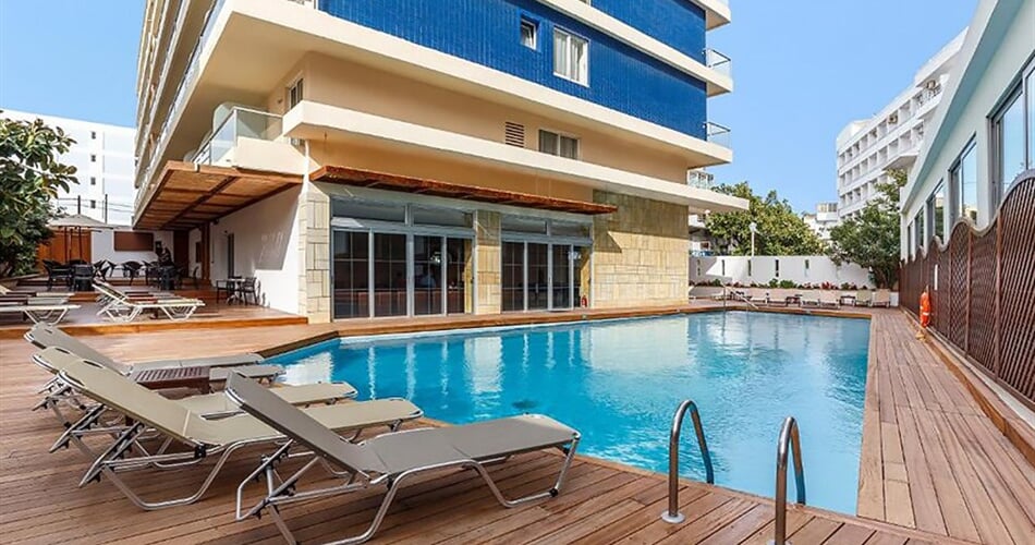 Hotel Athena: fotografie vybavení exteriérů a interiérů ubytování.