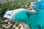 Pohled na hotelovou pláž, Cala Liberotto, Orosei, Sardinie