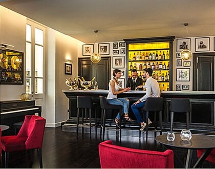 Hotelový bar, Cagliari, Sardinie