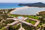 Resort z ptačí perspektivy, Villasimius, Sardinie