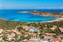 Letecký pohled na hotel, Isola Rossa, Sardinie