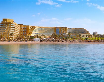 Hilton-Plaza-1