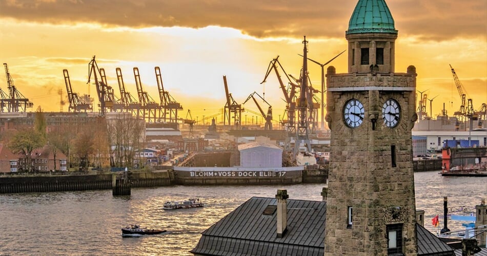 Poznávací zájezd do Hamburku - Navigační věž u přístavu