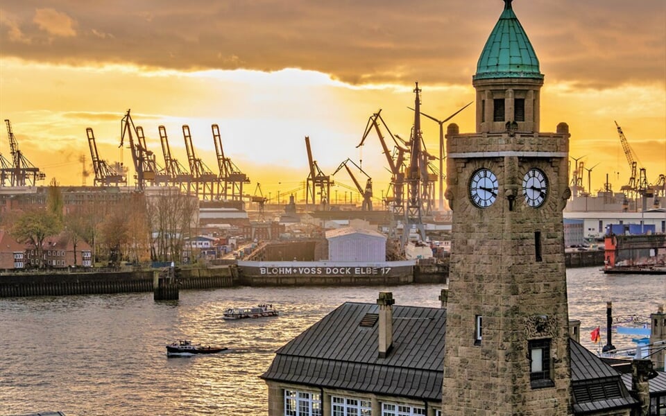 Poznávací zájezd do Hamburku - Navigační věž u přístavu