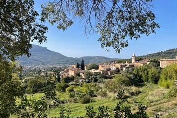 Mallorca s turistikou - nedotčená příroda a tradiční architektura ***