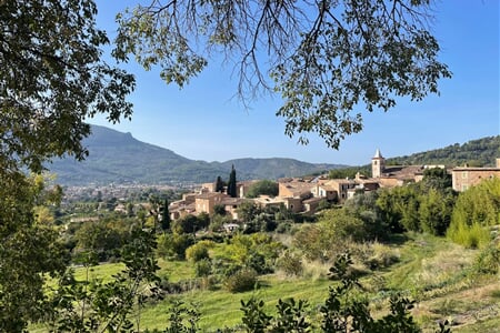 Mallorca s turistikou - nedotčená příroda a tradiční architektura ***