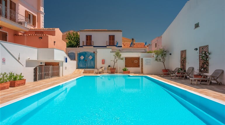 Bazén, Santa Teresa Gallura, Sardinie