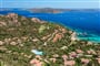 Letecký pohled na residenci, Cala Capra, Sardinie
