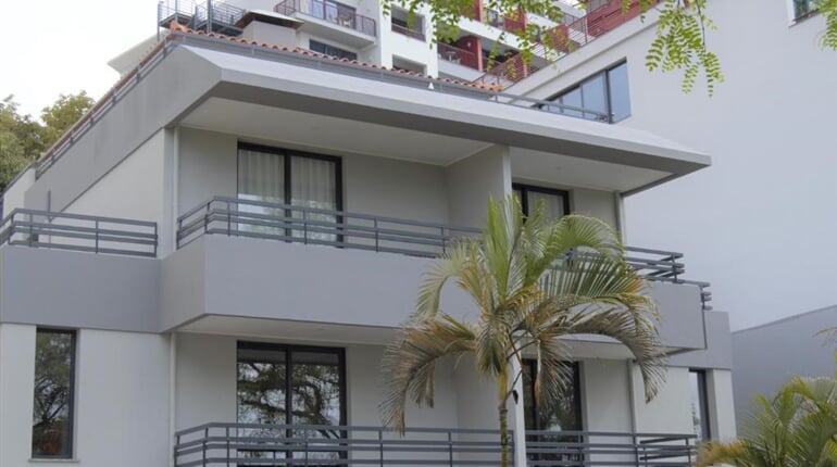 Apartmánový dům Vitoria: fotografie vybavení exteriérů a interiérů ubytování.