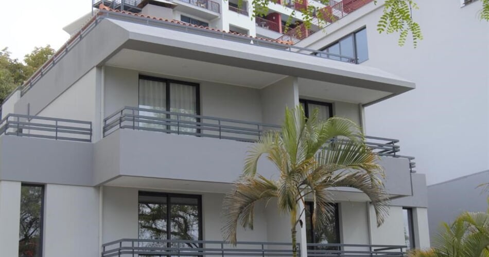 Apartmánový dům Vitoria: fotografie vybavení exteriérů a interiérů ubytování.