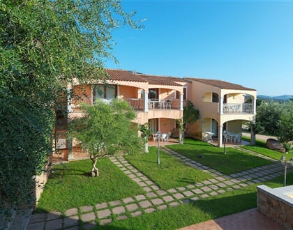 Exteriér apartmánů a zahrada, Badesi, Sardinie