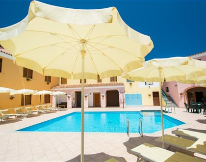 Bazén, Sos Alinos, Sardinie