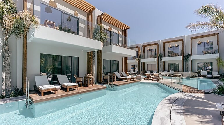 Aparthotel Galazio Beach Resort: fotografie vybavení exteriérů a interiérů ubytování.