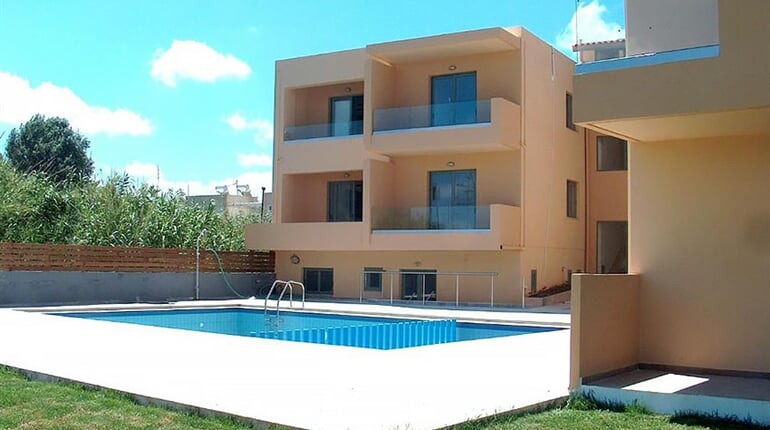 Aparthotel Gerona Mare: fotografie vybavení exteriérů a interiérů ubytování.