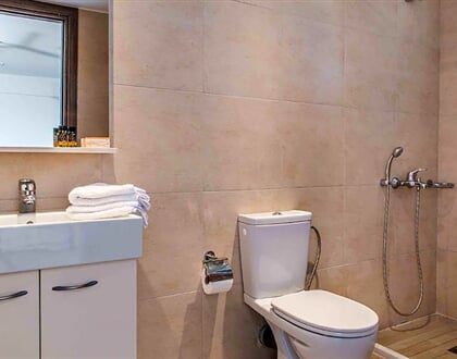 Aparthotel Gerona Mare: fotografie vybavení exteriérů a interiérů ubytování.