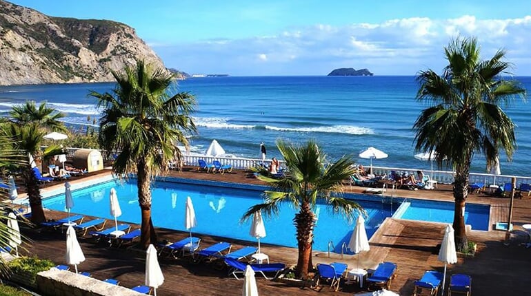 Hotel Crystal Beach: fotografie vybavení exteriérů a interiérů ubytování.