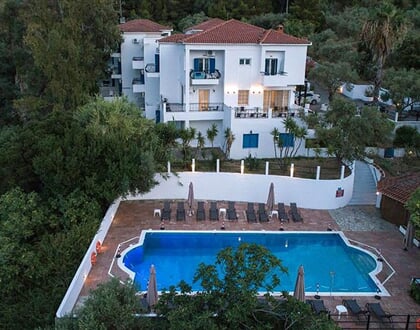 Hotel Anamar Skiathos: fotografie vybavení exteriérů a interiérů ubytování.