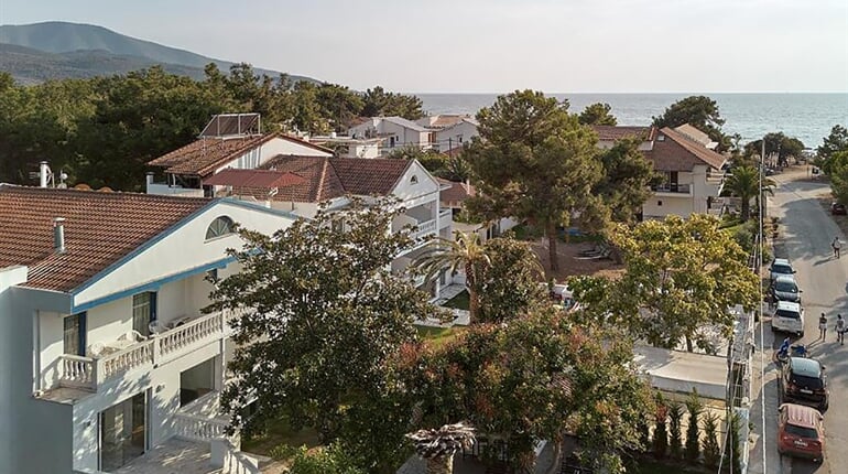 Hotel Kazaviti: fotografie vybavení exteriérů a interiérů ubytování.