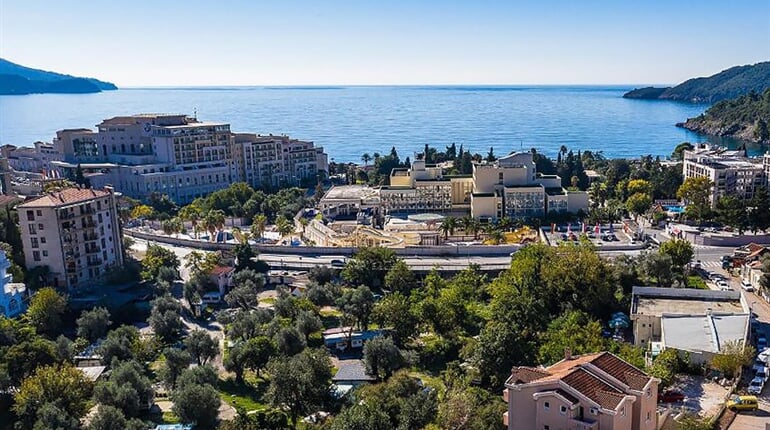 Hotel Bono: fotografie vybavení exteriérů a interiérů ubytování.