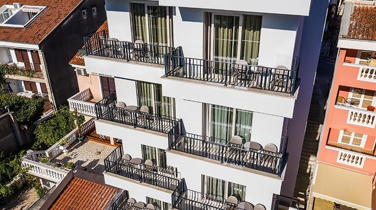 Hotel Bono: fotografie vybavení exteriérů a interiérů ubytování.