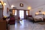 Aparthotel Aegean View - Santorini: fotografie vybavení exteriérů a interiérů ubytování.