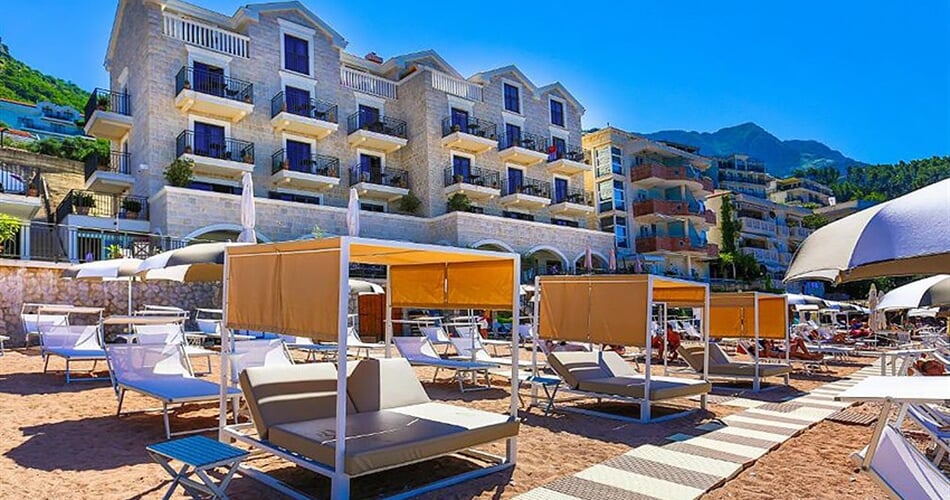 Hotel California: fotografie vybavení exteriérů a interiérů ubytování.