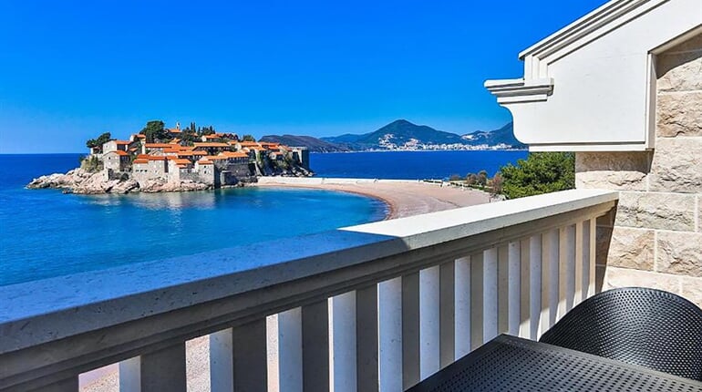 Hotel California: fotografie vybavení exteriérů a interiérů ubytování.