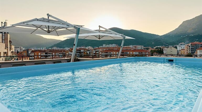 Hotel Diplomat: fotografie vybavení exteriérů a interiérů ubytování.