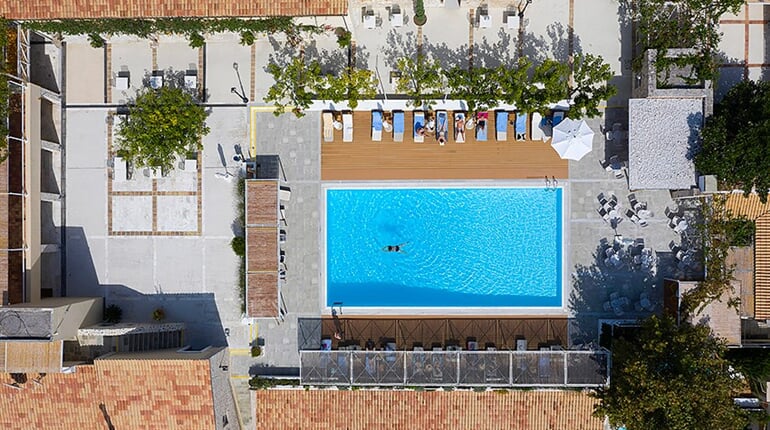 Hotel Atrium - Skiathos: fotografie vybavení exteriérů a interiérů ubytování.