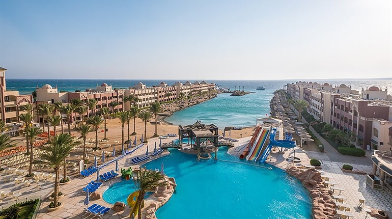 Hotel Sunny Days Mirette Family Aqua Park: fotografie vybavení exteriérů a interiérů ubytování.