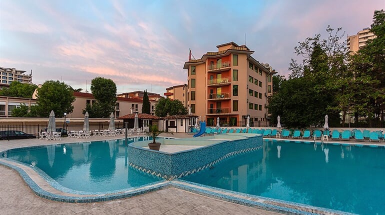 Hotel Mercury: fotografie vybavení exteriérů a interiérů ubytování.