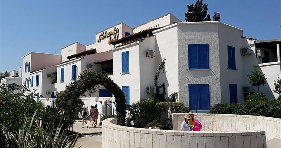 Hotel Aleksandar: fotografie vybavení exteriérů a interiérů ubytování.