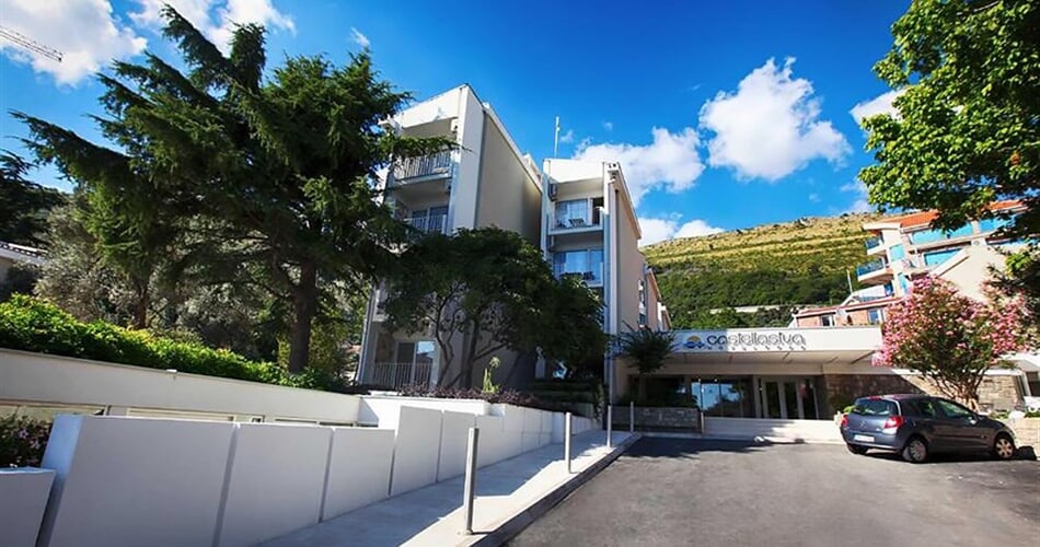 Hotel Castellastva: fotografie vybavení exteriérů a interiérů ubytování.