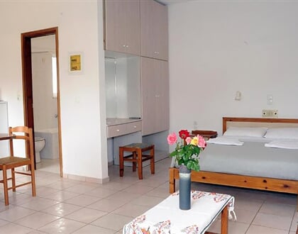 Aparthotel Evilion: fotografie vybavení exteriérů a interiérů ubytování.