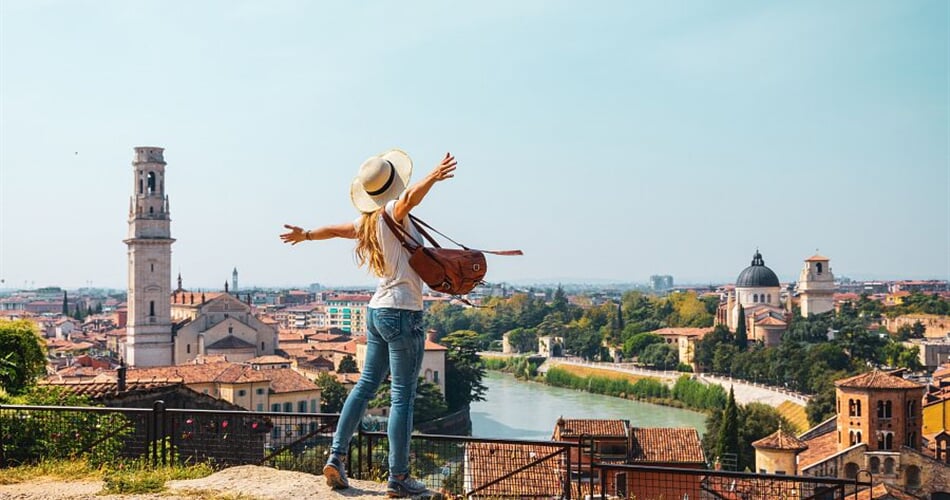 Foto - To nejlepší z Milána + OPERA VE VERONĚ + SIRMIONE U LAGO DI GARDA (letecky z Pra
